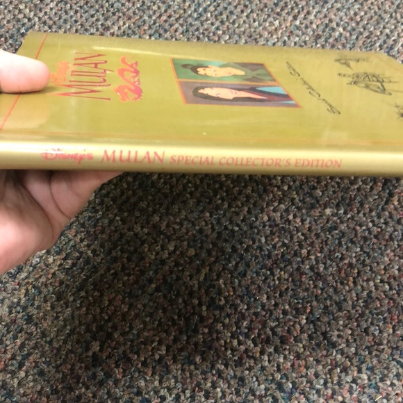 Mulan special collector’s edition book - Picture 3 of 4